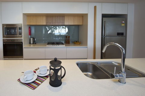 Maggies Beachfront Apt. 1 - Darwin Holiday 1