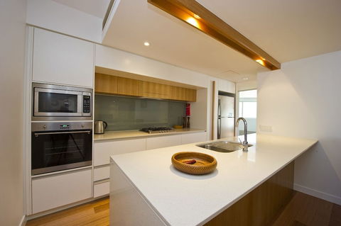 Maggies Beachfront Apt. 6 - Darwin Holiday 1