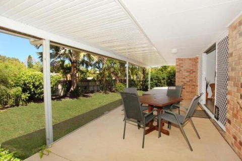 2 Eastern Court Mount Coolum 400 DOLLAR BOND Pet Friendly LINEN INCLUDED - Darwin Holiday 3