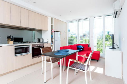Amazing Location 1BR Apartment In Melbourne CBD - Darwin Holiday 1