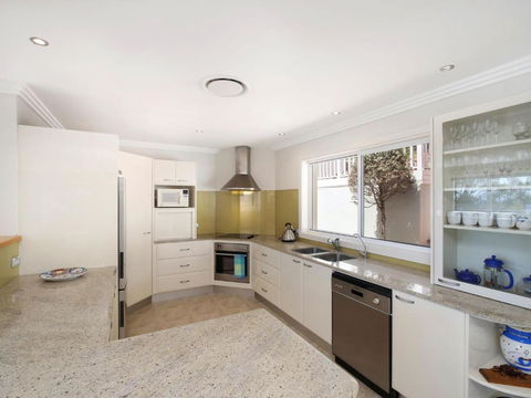 Ocean Breeze 41 Kurrawyba Avenue Terrigal - Darwin Holiday 5