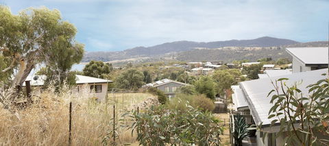 Eclipse 5- Spacious Townhouse - Darwin Holiday 1