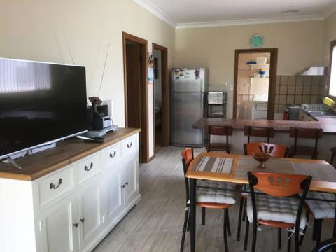 Flat 2 42 McMillan Rd - Darwin Holiday 7