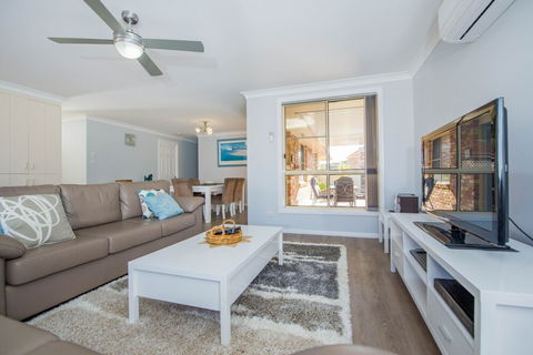 Pebble Pde 1 / 14 Fingal Bay - Darwin Holiday 4