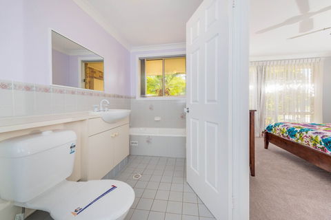 Pebble Pde 1 / 14 Fingal Bay - Darwin Holiday 2