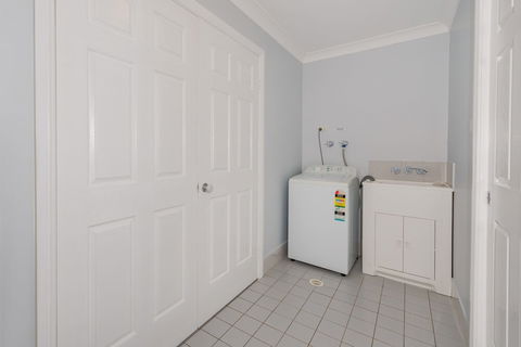 Pebble Pde 1 / 14 Fingal Bay - Darwin Holiday 1