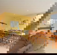 Mark II 2 West - Darwin Holiday