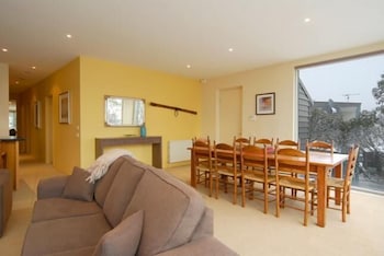 Mark II 2 West - Darwin Holiday 0