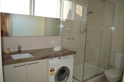 Twin Towers 504B - Darwin Holiday 0