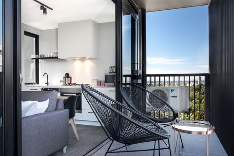 Roomerang At Coventry Haus 18 - Darwin Holiday 3