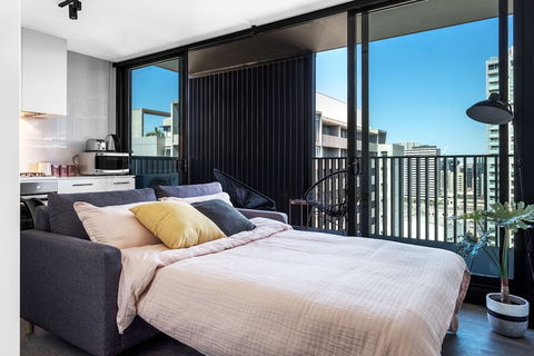 Roomerang At Coventry Haus 18 - Darwin Holiday 1