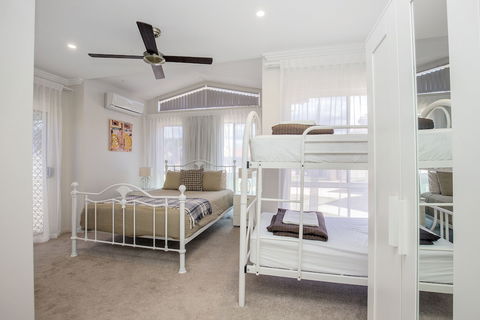 Lakehouse Family Oasis - Darwin Holiday 4