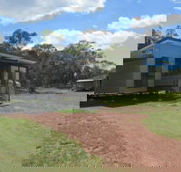 Just Red Wines Vineyard Cabins - Darwin Holiday