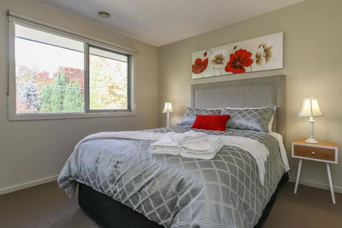 Sanctuary Close - Darwin Holiday 2