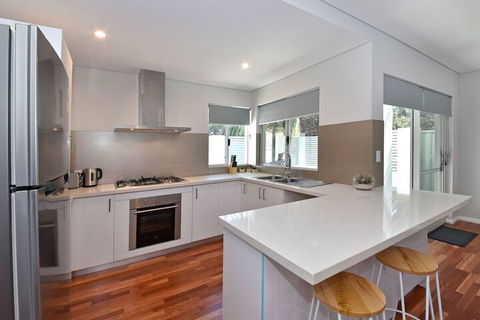 Stylish Apartment Near Perth City 2210 - Darwin Holiday 5