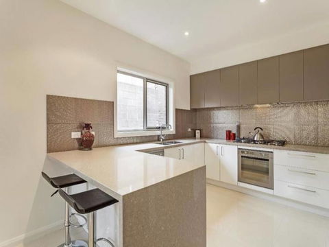Signature Townhouse In Doncaster - Darwin Holiday 2