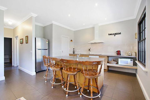 River Verse - On The Ovens - Darwin Holiday 4