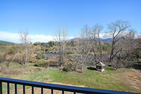 River Verse - On The Ovens - Darwin Holiday 1