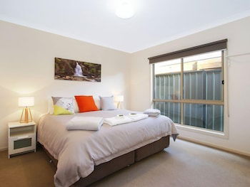 Bright Delight - Modern Luxury - Darwin Holiday 6