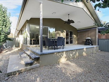 Bright Delight - Modern Luxury - Darwin Holiday 0