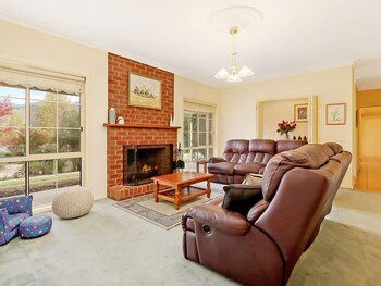 Alpine Mist - Spacious 5 Bedroom Home - Darwin Holiday 4