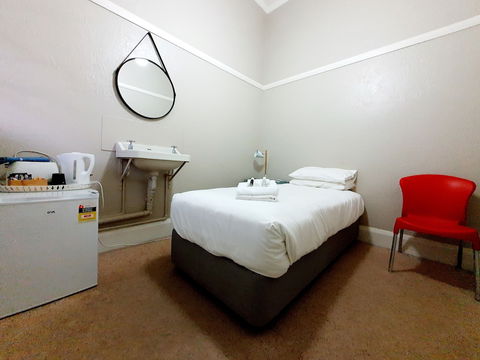 Royal Hotel West Wyalong - Darwin Holiday 4