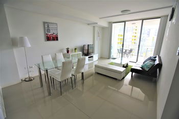 Sunny Mascot - Darwin Holiday 0