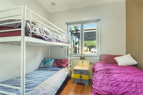 The Cloverdale - Darwin Holiday 1