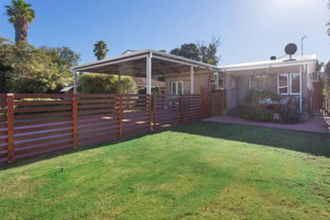 The Cloverdale - Darwin Holiday 0