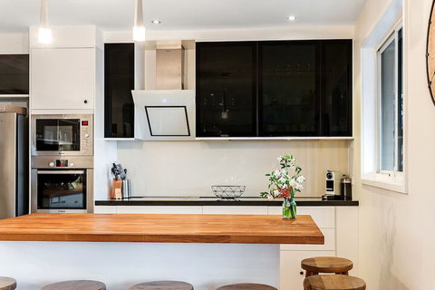 Phuza Maningi 17 Myan Close - Darwin Holiday 2