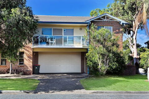 Sandy Shores 1 / 3 Messines Street - Darwin Holiday 0