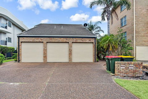 2 / 14 Kurrawa Close - Darwin Holiday 2