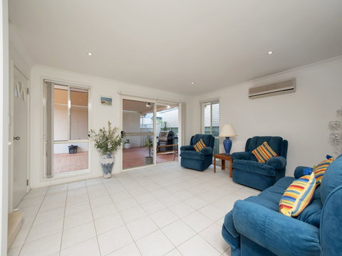 White Waves 7B Achilles Street - Darwin Holiday 6