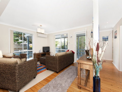 Pine Cottage 5A Nelson Street - Darwin Holiday 6