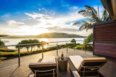 6 Yacht Club Oceanfront House On Marina Â Deluxe 4 Bedroom With 2 Golf Buggies - Darwin Holiday 2