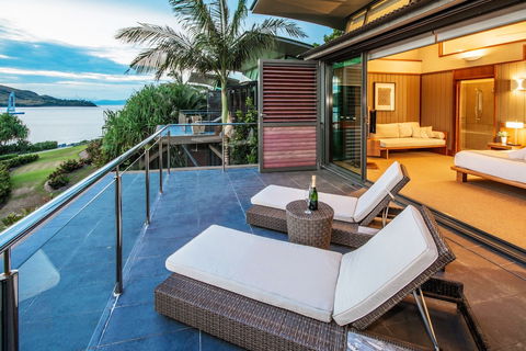 6 Yacht Club Oceanfront House On Marina Â Deluxe 4 Bedroom With 2 Golf Buggies - Darwin Holiday 0