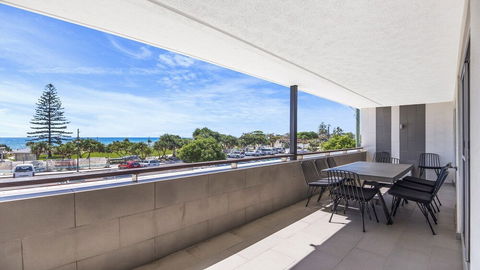 Central Park Level Two - Darwin Holiday 6