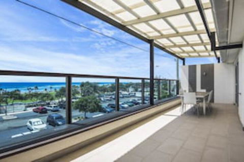 Central Park Level Two - Darwin Holiday 0