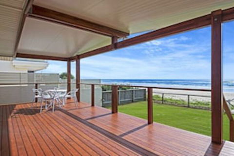Palm Beach Absolute Beach Front Holiday Home - Darwin Holiday 0