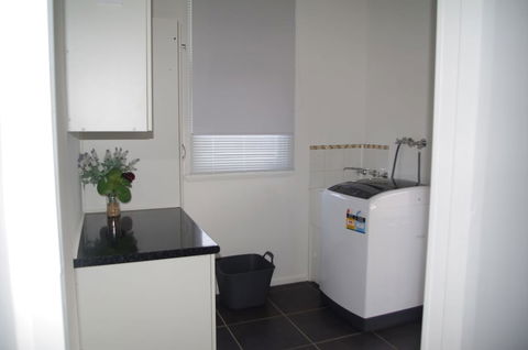 Lake Tyrrell Accommodation Sea Lake - Darwin Holiday 3