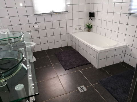 Lake Tyrrell Accommodation Sea Lake - Darwin Holiday 6