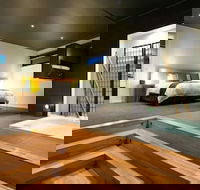 Elira 1 - Darwin Holiday