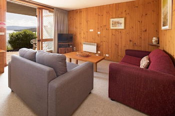 Seeblick 3 On Lake Jindabyne - Darwin Holiday 0