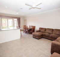 BEL MIREN DUSTY MILLER - Darwin Holiday