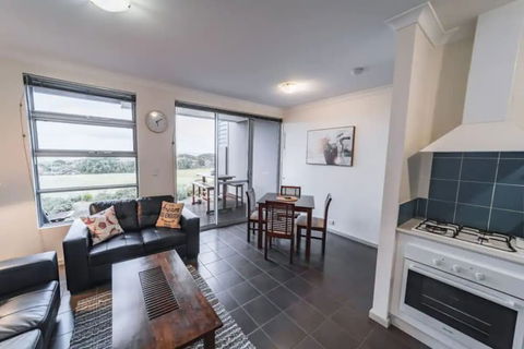 Cosy Corner Seaview Apartments - Darwin Holiday 3