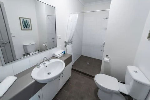 Cosy Corner Seaview Apartments - Darwin Holiday 2