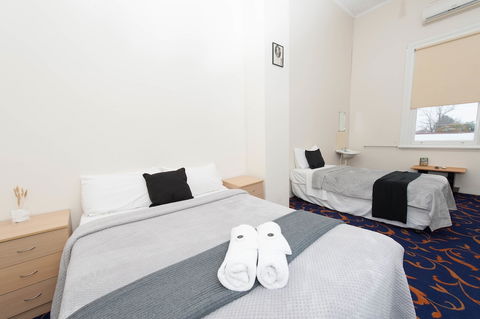 Riverina Hotel - Darwin Holiday 1