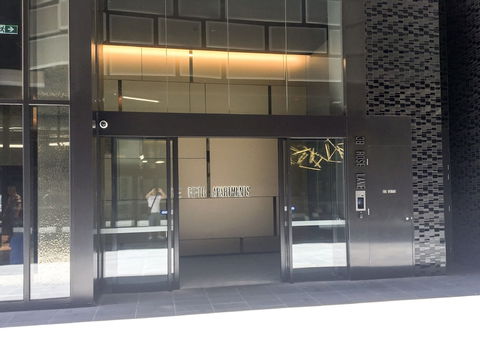 The Escape In Southern Cross Station - Darwin Holiday 0