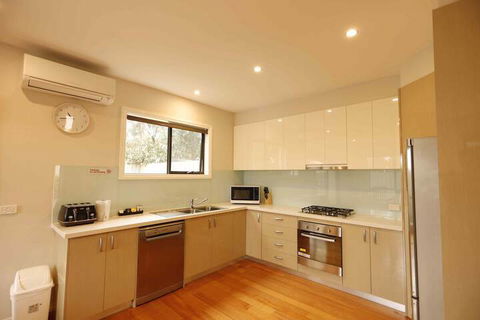 Apollo Bay Seal Apartments - Darwin Holiday 2
