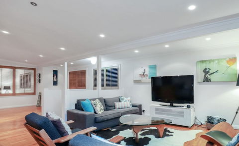 True Beachfront Beach House - Darwin Holiday 6